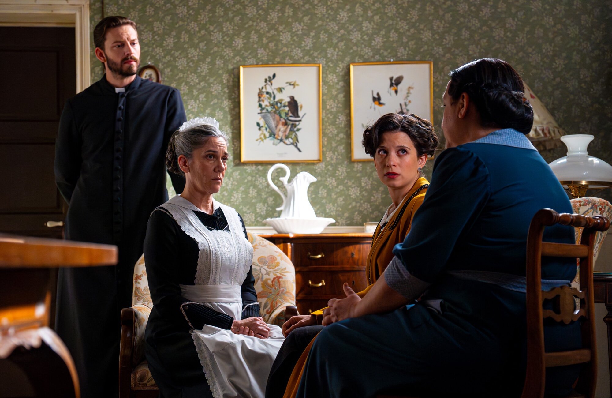 Martina informa a Samuel, Petra y Simona de que seguirá adelante con el refugio en 'La promesa'