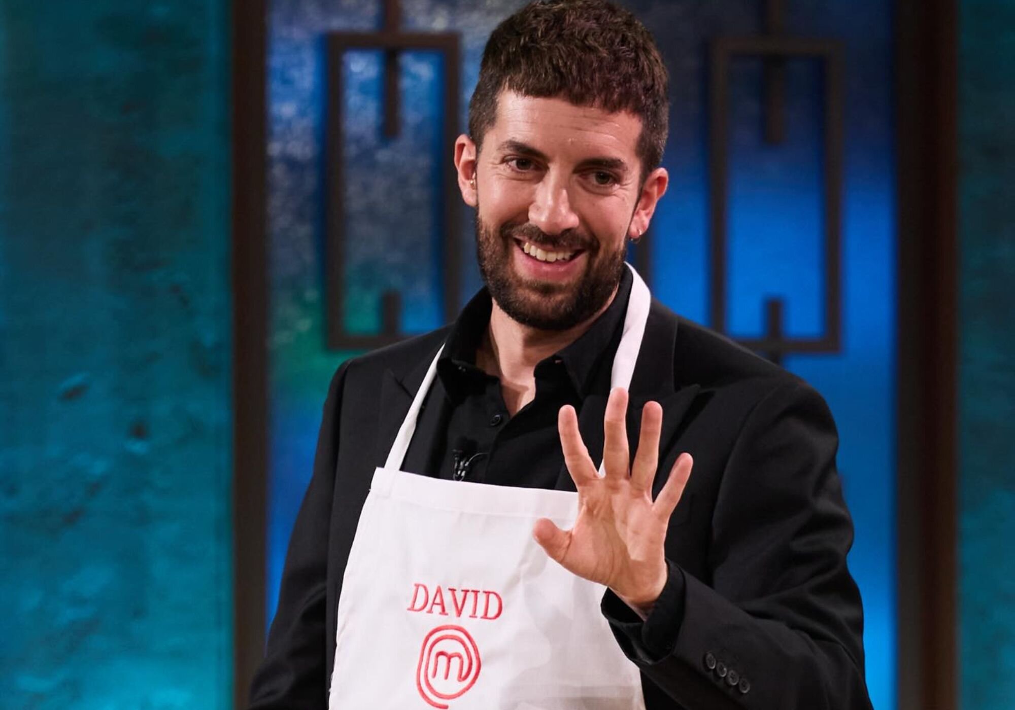 David Broncano vistió un delantal de 'MasterChef' durante la emisión de 'La revuelta'