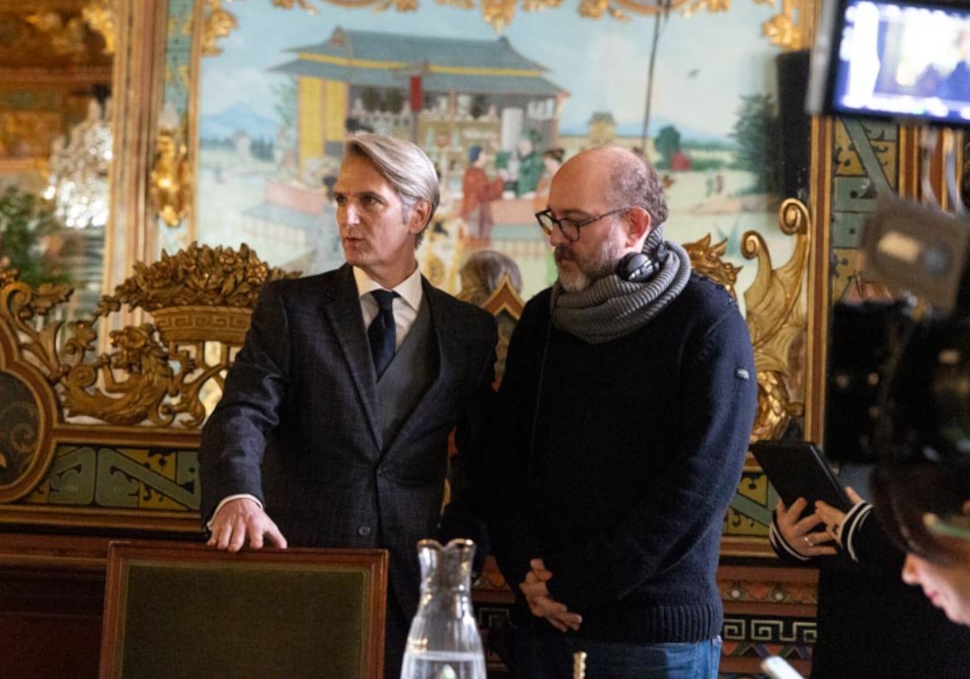 Ernesto Alterio y Borja Cobeaga en el rodaje de 'Su Majestad'