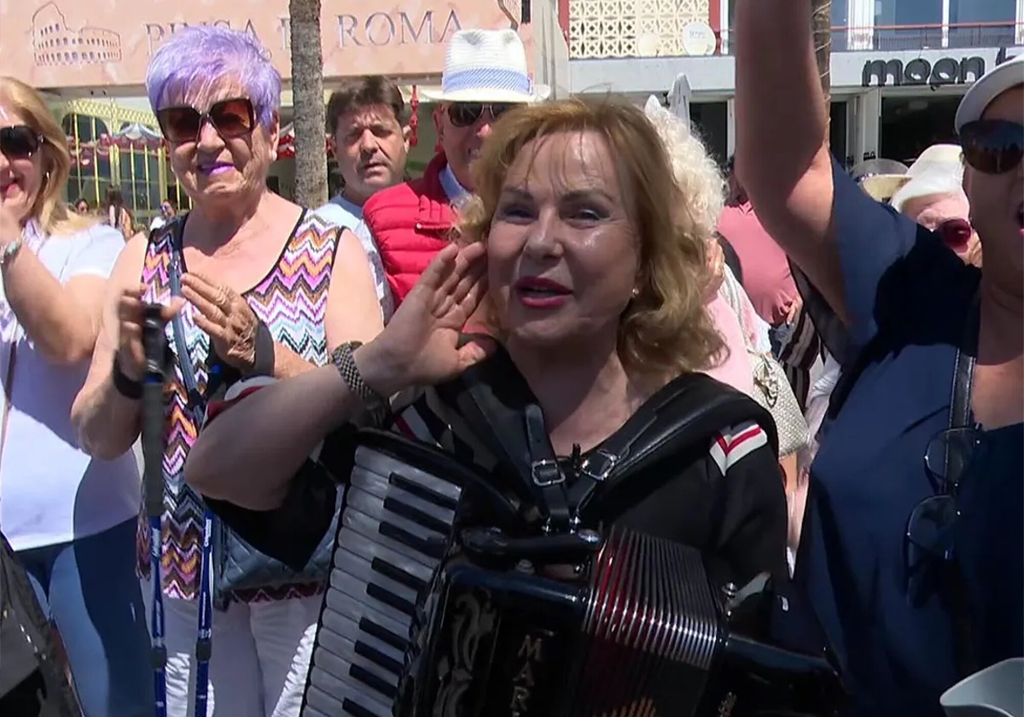 María Jesús y su acordeón en el especial de BEnidorm de 'Callejeros'