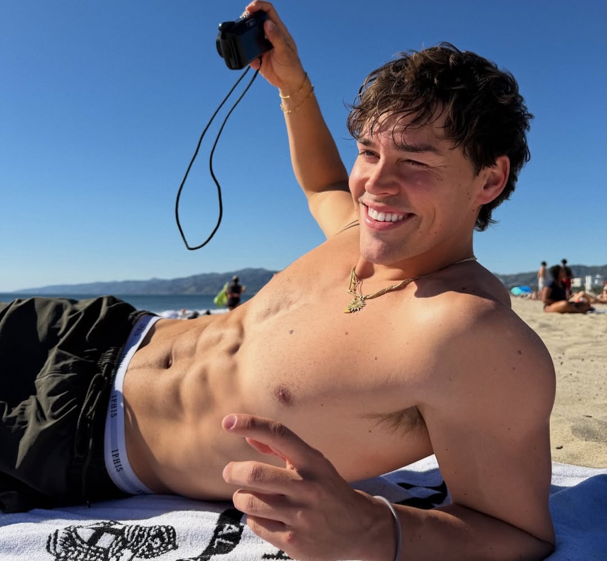 Noah Beck interpretará Luke en 'Baywatch 2026'
