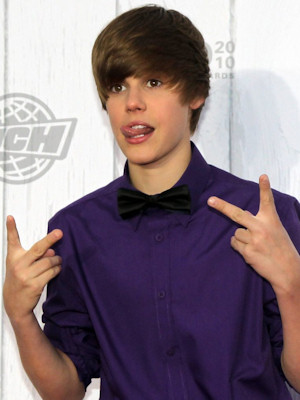 justin bieber saca la lengua