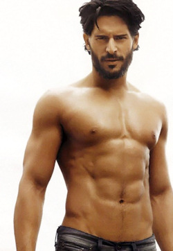 Joe Manganiello sin camiseta, 'Two and a Half Men'