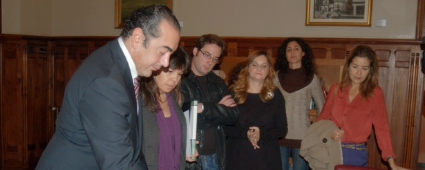 Los trabajadores de RTPA reunidos con Fernando Goñi