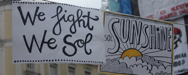 Imagen de los carteles de la Puerta del Sol
