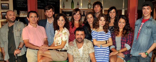 El reparto al completo de 'Con el culo al aire'