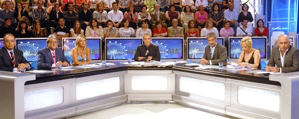 Jordi González, presidiendo la mesa de debate de 'La noria'