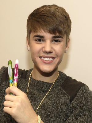 Justin Bieber, apoyando la Campaña "Un juguete, Una ilusión