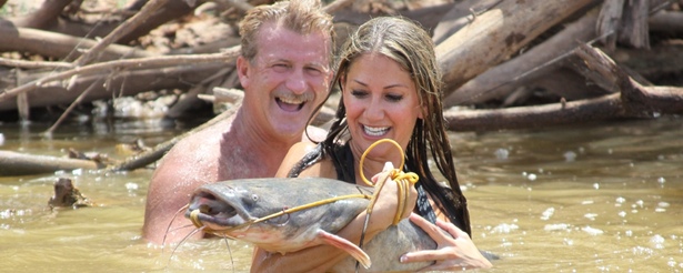 Noodling, un deporte de riesgo en EEUU