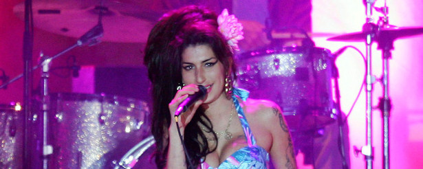 Amy Winehouse durante un concierto en Brasil