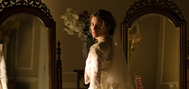 Alicia Alarcón vestida de novia en el final de temporada de 'Gran Hotel'