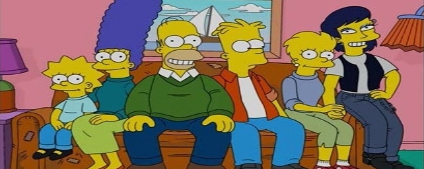 Lisa en situación acaramelada con una chica en 'Los Simpson'