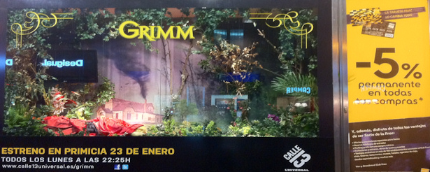 Escaparate de FNAC preparado para acoger el lobo