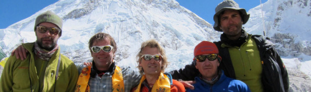 Jesús Calleja y su equipo