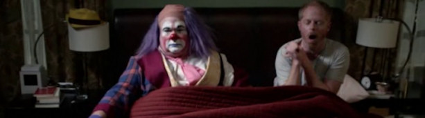 Cam se disfraza de Fizbo en 'Modern Family'.