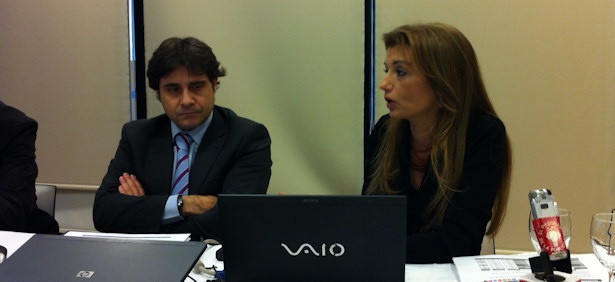 Javier López Cuenllas y Patricia Marco durante su reunión con los medios