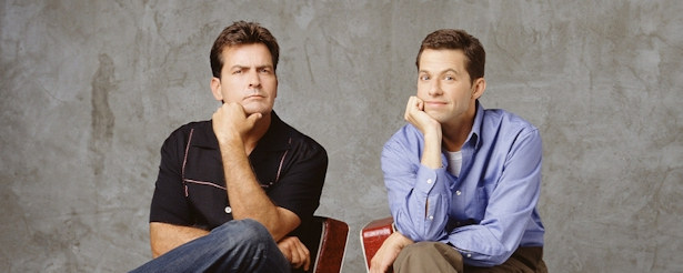 Charlie Sheen y Jon Cryer en 'Dos hombres y medio'