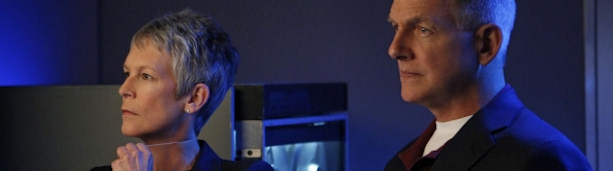 Jamie Lee Curtis con Mark Harmon durante su intervención en 'NCIS'.