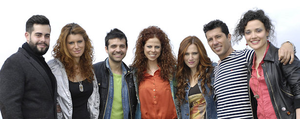 Pastora Soler y el coro que la acompañará en Eurovisión 2012.