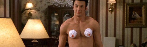 Chris Evans desnudo y cubierto con nata en 'No es otra estúpida película americana'