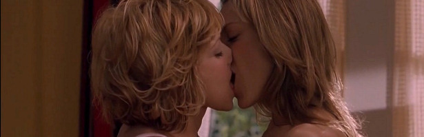Beso de chicas lesbianas en 'American Pie 2'