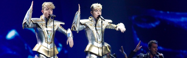 Jedward, durante la semifinal de Eurovisión 2012