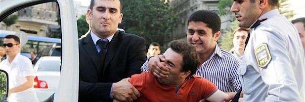 Un manifestante, detenido por la policía de Bakú