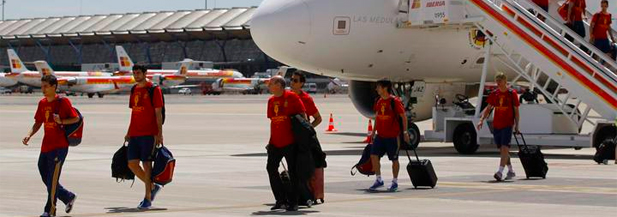 Los jugadores de la Selección Española a su llegada al Aeropuerto de Barajas. 