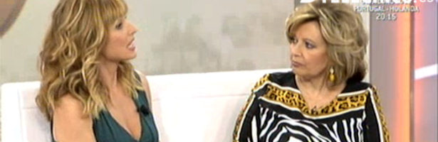 Emma García y María Teresa Campos charlan en el plató de '¡Qué tiempo tan feliz!'.