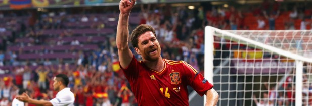 Xabi Alonso celebra su gol contra Francia en la Eurocopa