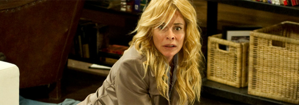 Sara (Belén Rueda) intenta salvar la vida al padre de Joel en 'Luna, el misterio de Calenda'