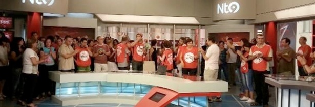 Los trabajadores protestan en el plató de Noticias 9