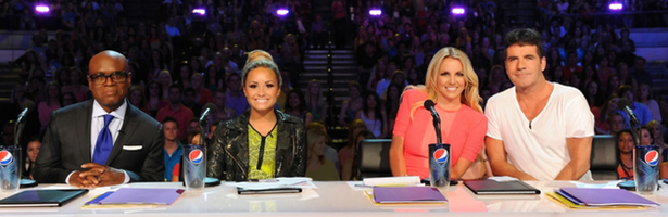 Britney Spears junto al resto del jurado de la segunda edición de 'The X Factor'