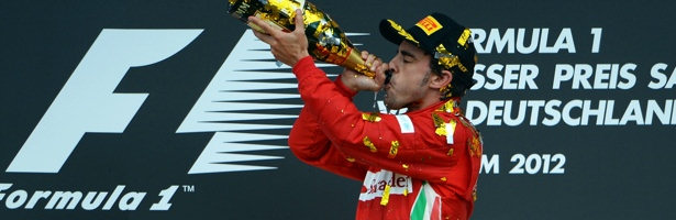 Fernando Alonso celebra su victoria en el GP de Alemania.