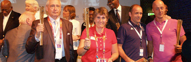 Paloma del Río recoge su premio en Londres.