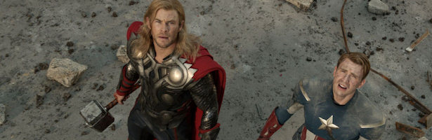 Thor y Capitán América, superhéroes en "Los Vengadores"