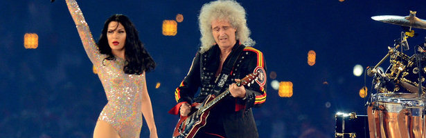 Jessie J cantó "We Will Rock You" con Queen