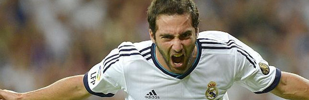 Higuaín celebra el gol marcado ante el FC Barcelona