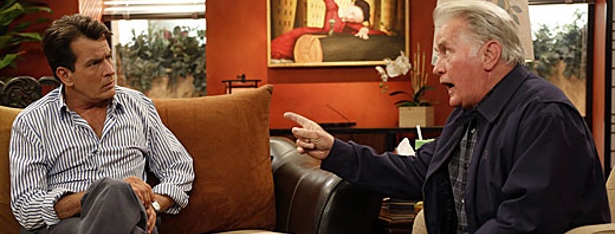 Martin y Charlie Sheen en una escena de 'Anger Management'