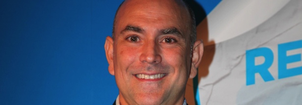 src="https://www.formulatv.com/images/noticias/26700/26778/3.jpg##615##200"/><p>'En la cuerda floja' llega a Discovery Max</p></div></p><p>Tampoco faltarán a su cita con los espectadores los estrenos exclusivos de los mejores especiales de la factoría Discovery. Las noches de los lunes estarán consagradas a estos grandes documentales, donde la actualidad y los protagonistas de nuestro mundo moderno tendrán su propio espacio para el análisis y la investigación. Osama Bin Laden será el primer protagonista, este próximo lunes 10 de septiembre, con un especial dedicado a la operación de caza y captura que acabó con la vida del mayor terrorista del mundo. </p><p>A lo largo de las próximas semanas llegarán documentales dedicados a personalidades como Stephen Hawking o Steve Jobs, y a asuntos tan polémicos y sorprendentes como el funcionamiento de la unidad militar más secreta de EEUU o la compleja telaraña que atrapa nuestra vida en la red.</p><blockquote>Animal Planet mostrará de 16 a 19 horas el lado más impactante del reino animal</blockquote><p></p><p>El lado más desconocido, impactante y sorprendentemente humano del reino animal tendrá su espacio con 'Animal Planet'. Una franja diaria de programación donde, de lunes a viernes de 16 a 19 horas y desde el pasado día 3 de septiembre, los espectadores de Discovery MAX disfrutan de las mejores series y documentales de contenido animal como 'Bad dog', 'Monkey City', 'Terapia Pit Bull' o 'Entre osos'. Novedosas y extraordinarias aventuras alejadas del típico documental de sobremesa.</p><p>También animales, aunque ya extintos, los dinosaurios volverán a dominar la tierra con el próximo estreno de 'El Reino de los Dinosaurios', la serie documental definitiva sobre estas fascinantes criaturas, muy alejada de la típica visión fantasiosa e infantil que caracteriza estas producciones, ofrece las recreaciones más realistas posibles basadas en hechos probados y datos científicos. Formas de apareamiento, comportamiento matriarcal o tácticas de caza.</p><p><div class="imgnctxt"><img loading="lazy" alt=