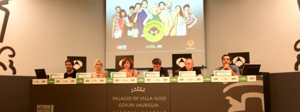 Equipo de 'Fenómenos' durante la presentación de la serie