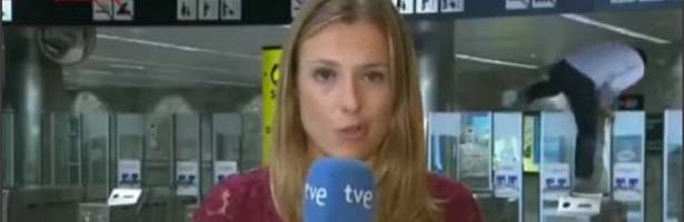 Un hombre se cuela en el Metro de Barcelona durante una conexión con 'Los desayunos de TVE'