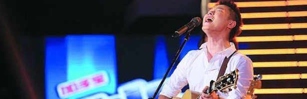 Liang Bo canta en 'La Voz de China'