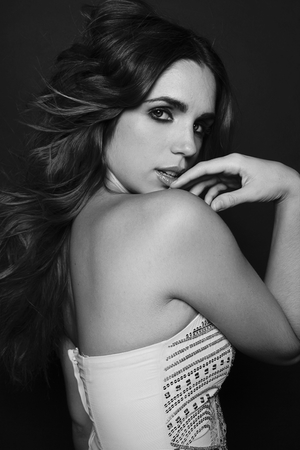 Elena Furiase posa para Overlay Magazine