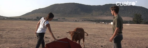 Adela Úcar torea una vaquilla con "El Juli" de maestro