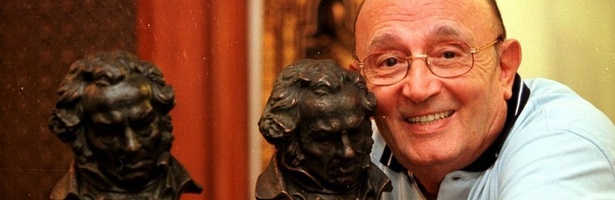 Tony Leblanc con sus premios Goya