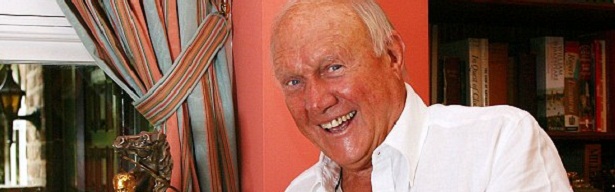 El presentador Stuart Hall