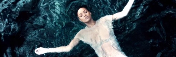 Rihanna en el videoclip de "Diamonds"