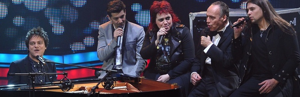 Maika junto a sus compañeros y Jamie Cullum 'La Voz'