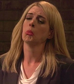 Hathaway imitando a Claire Danes